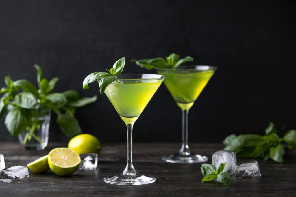 vodka-drinks-basil-gimlet