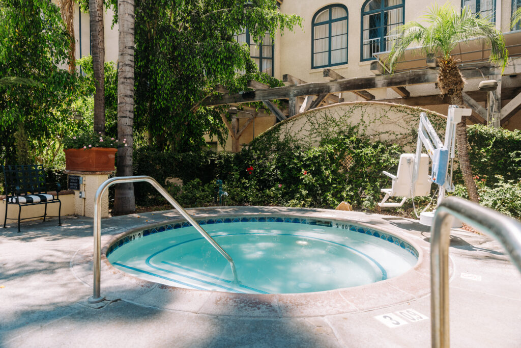 kellys-spa-Hottub-Daytime